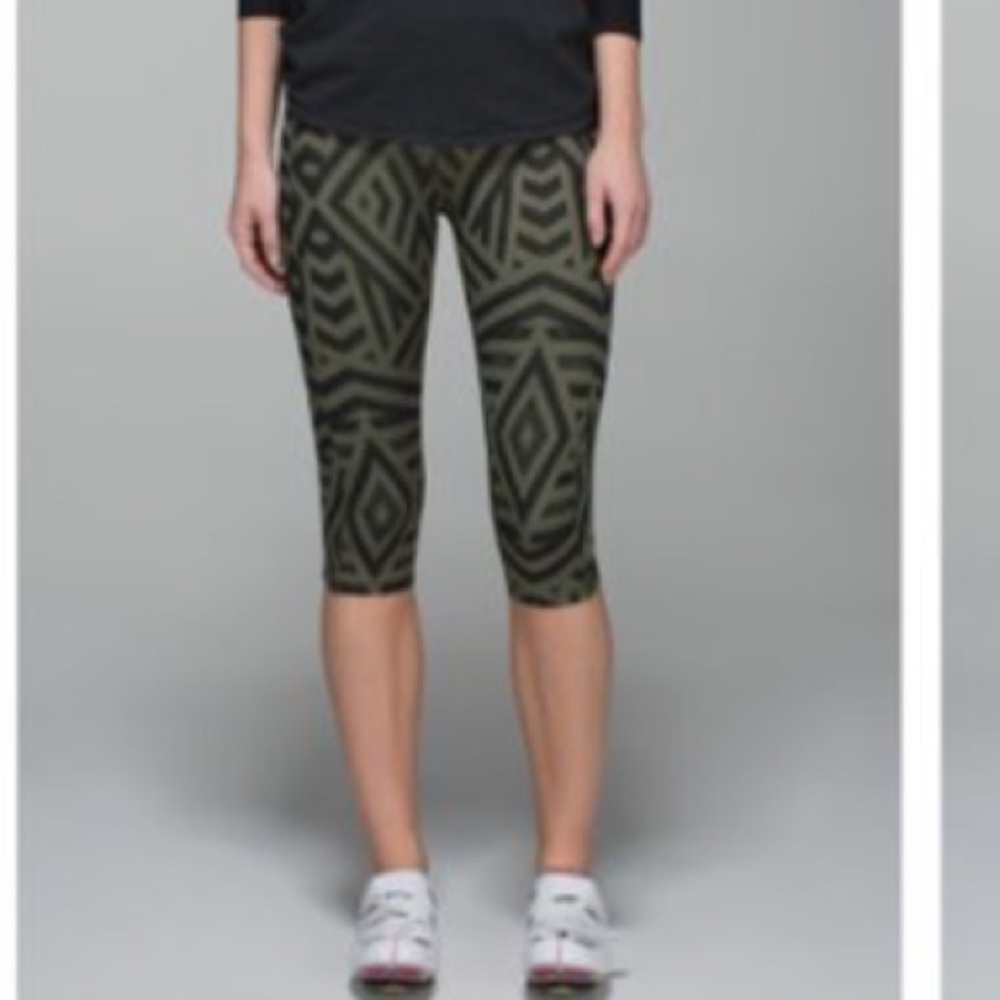 Lululemon🍋Chevron Shuffle Clip-In Crops! Size 4!